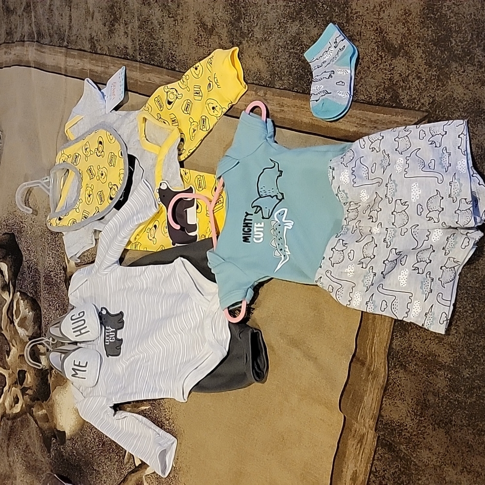 Baby outfit bundle - Picture 1 of 8